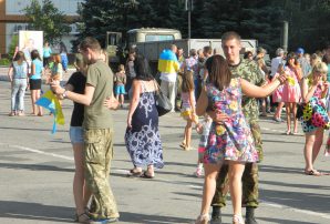 Наши сусіди Торецьк (Дзержинськ) святкує День визволення