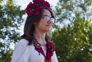 Обличчя українського Бахмута: портрети у вишиванках