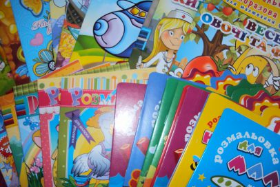 Для дітей з того боку лінії зіткнення передали українські книжки