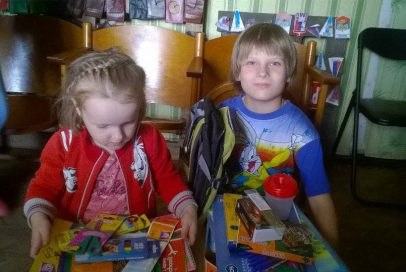 Київські друзі подарували канцелярію дітям, що переїхали в Бахмут