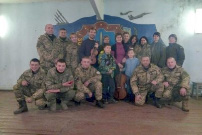 Творча родина Шутко виступила перед бійцями 54 бригади