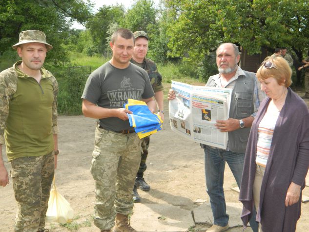 "Бахмут Український" побував з подарунками на передовій (Фото, Відео)
