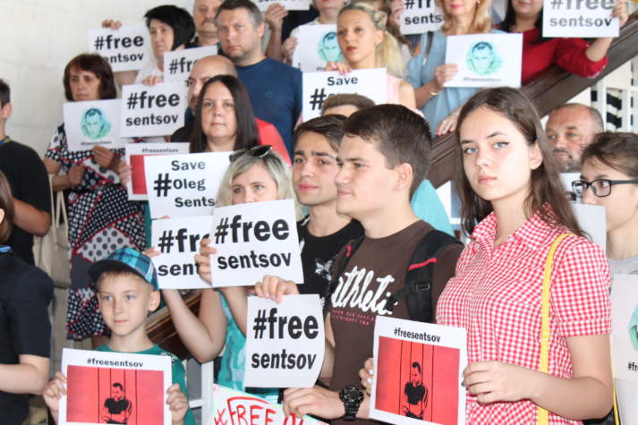 Акція #FreeSentsov у Бахмуті: як це було (фото і відео)