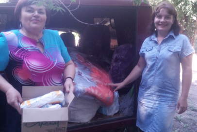 Речі для літніх людей з сіл району передали волонтери "Бахмута Українського"
